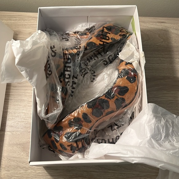 Leopard print Schutz pump - Picture 6 of 6